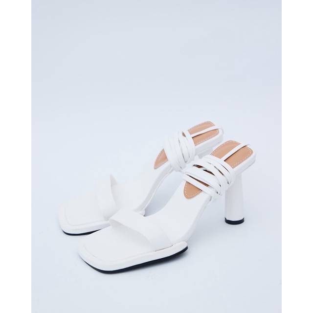2111 - AUBREY STRING SANDAL