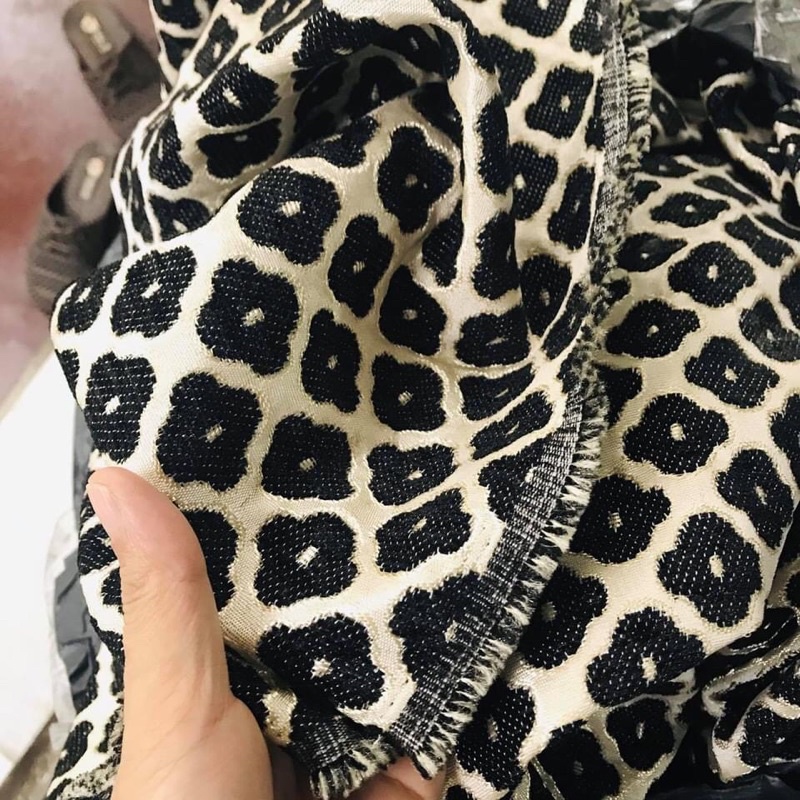 Vải gấm hoạ tiết đẹp lạ