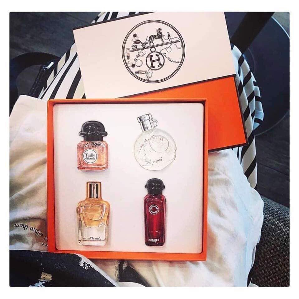 Set nước hoa Hermes 4 chai.