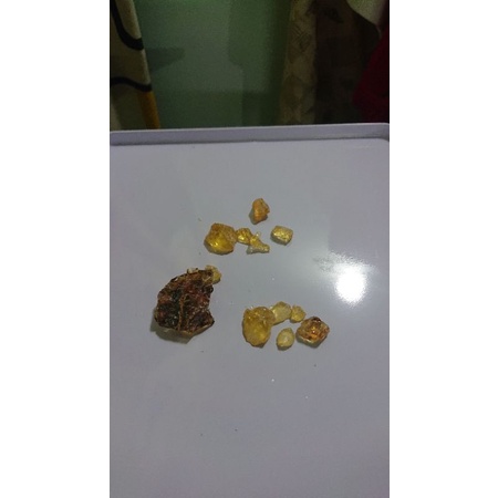 Nhựa thông dùng hàn chì, nấu keo.