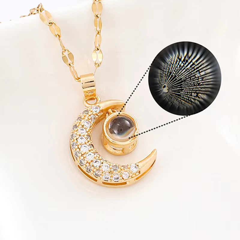 ❤️Vòng cổ Thép Titan Mặt Hình Mặt Trăng Khắc Chữ I love you Phong Cách One hundred Ngôn Ngữ Cho Nữ