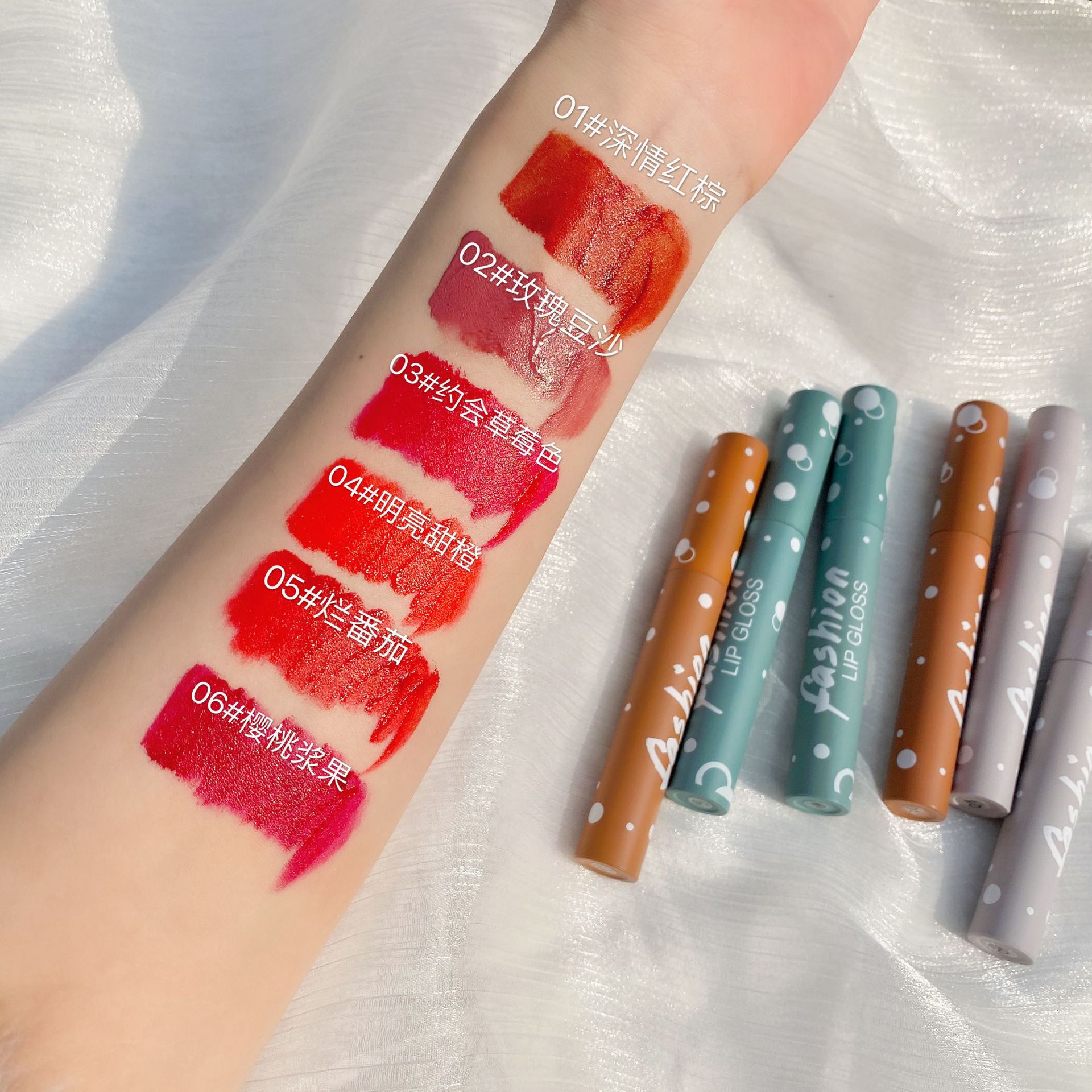 [Hàng mới về] Son kem lì mịn mượt như nhung thiết kế vỏ họa tiết chấm bi | BigBuy360 - bigbuy360.vn