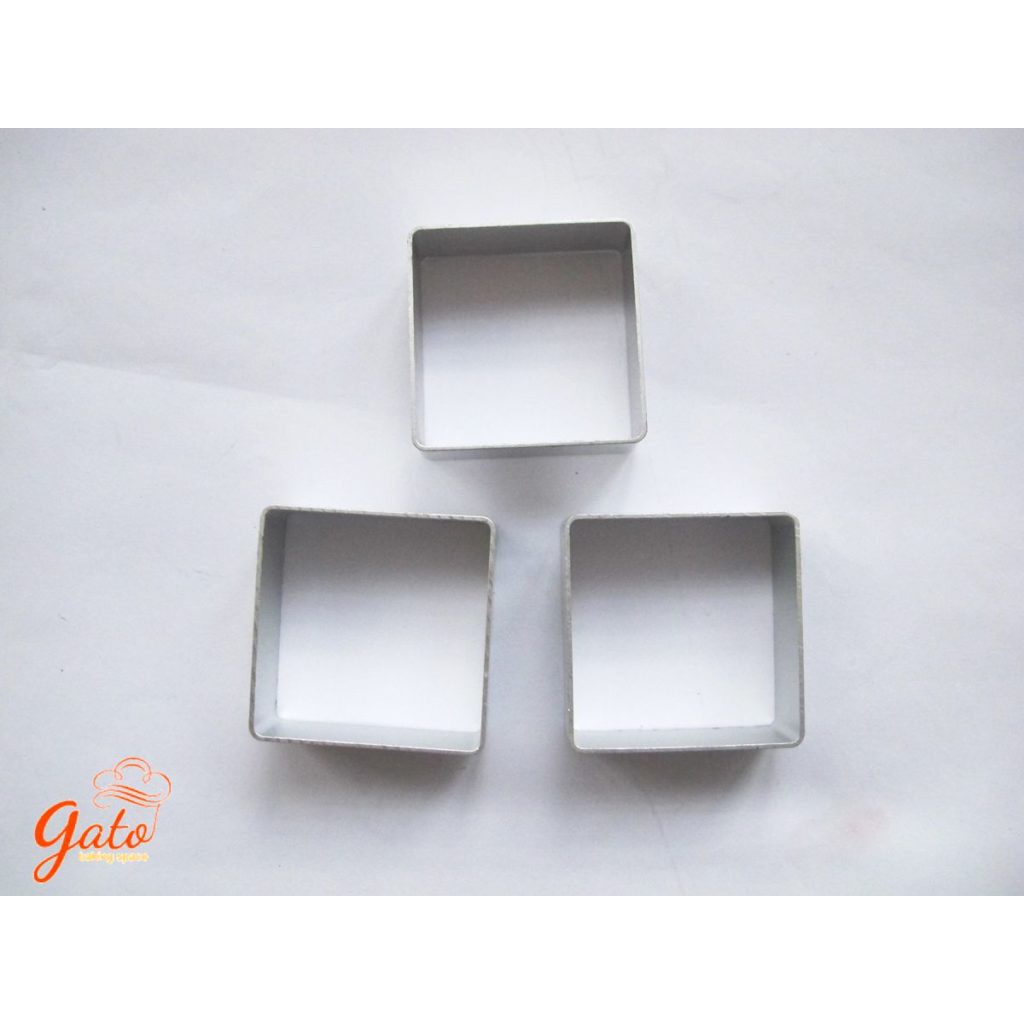 Khuôn nhấn hình vuông