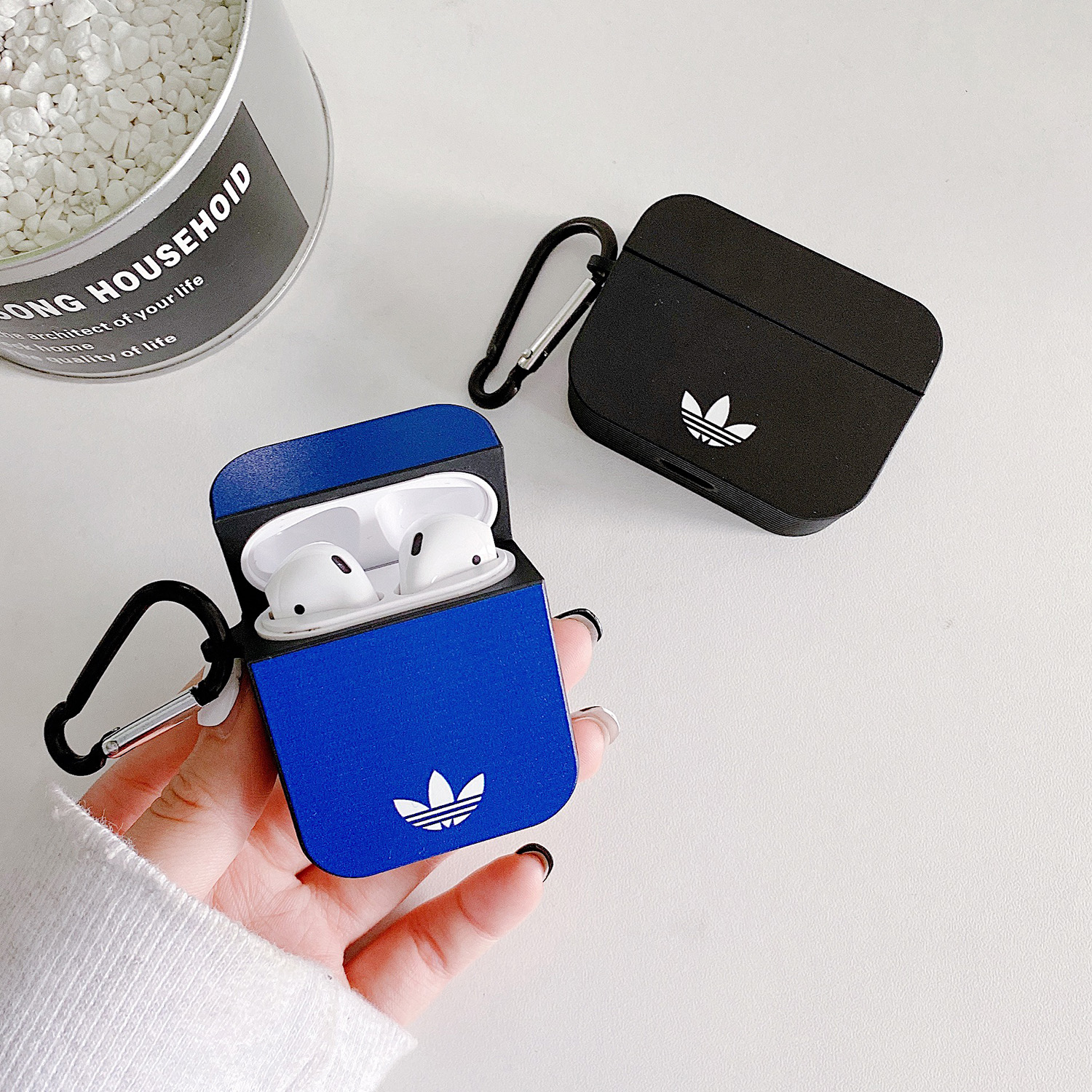 Vỏ Bảo Vệ Hộp Sạc Tai Nghe Airpods 1 / 2 / Pro Họa Tiết Adidas Kèm Móc Treo Tiện Dụng