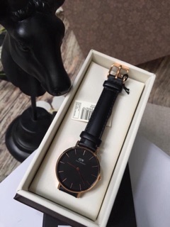 Đồng Hồ Nữ DW Petite Dây Da - 32mm