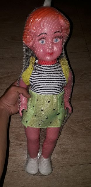 Một búp bê nhựa loại to cao 50cm bằng nhựa Việt Nam