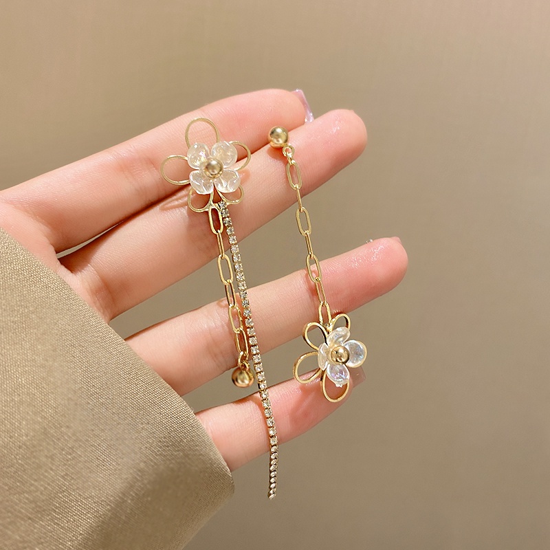 Khuyên Tai Nữ Trang Dáng Dài Tạo Hình Độc Đáo