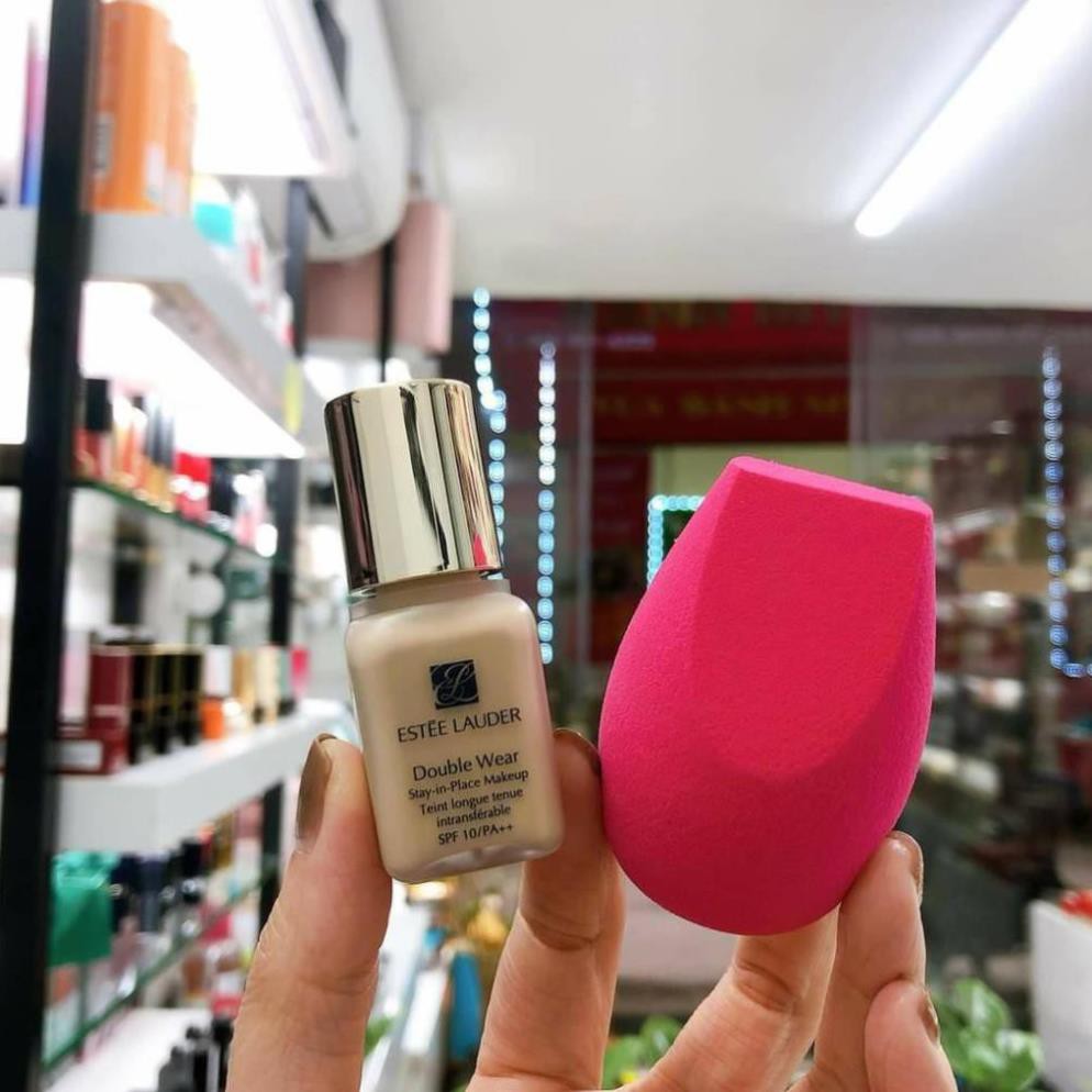 Mút tán kem nền của Estee Lauder