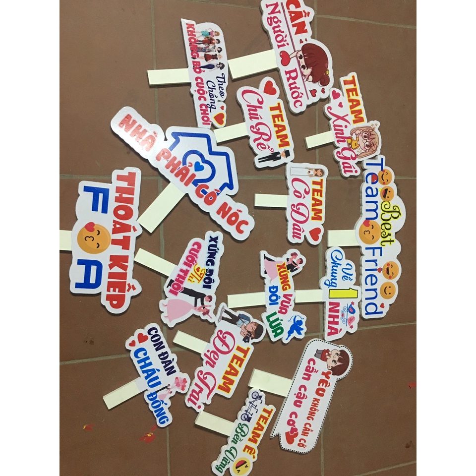 Hashtag cầm tay chụp hình đám cưới, sinh nhật, họp lớp