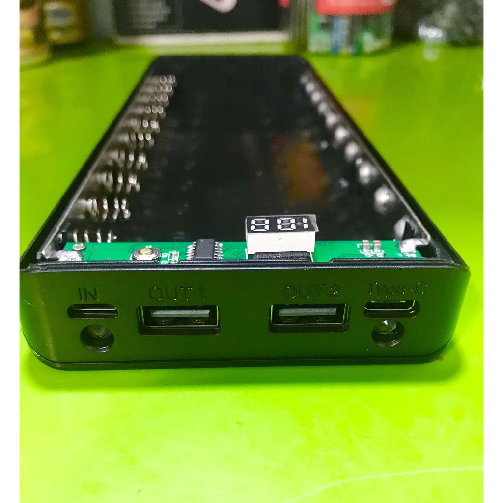 Box sạc dự phòng không pin 10 cell 18650 màn hình LCD có cổng Type-C màu đen