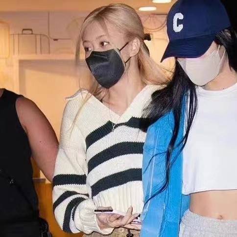 Rose Sweater Dệt Kim Cổ Polo Tay Dài Dáng Rộng In Chữ Blackpink Thời Trang