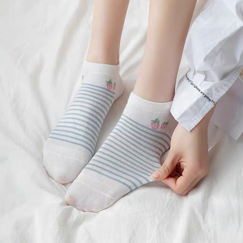Combo 10 tất cổ ngắn cotton tông xanh phối họa tiết dâu dễ thương phong cách Hàn Quốc