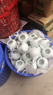 Ấm chén trắng dáng chóp lửa Bát Tràng