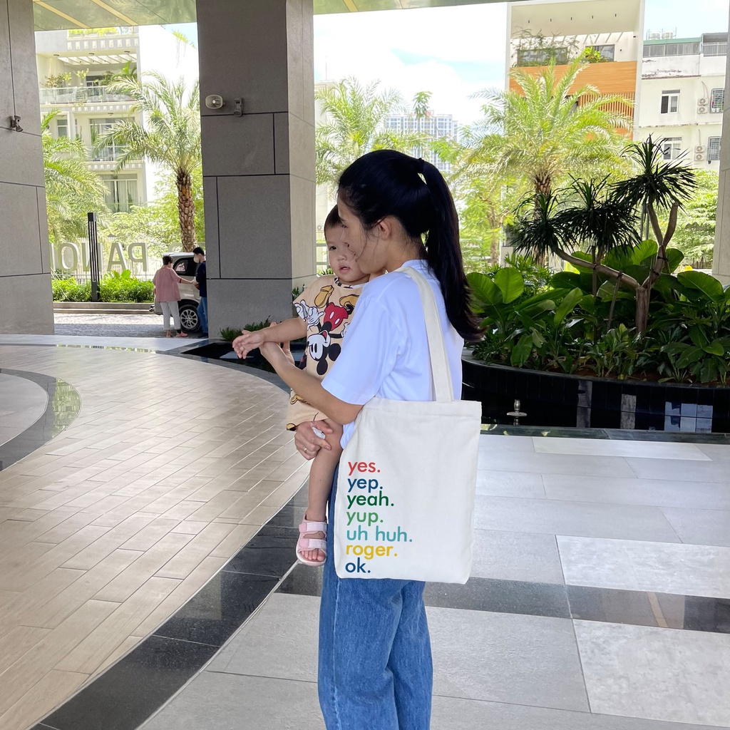 Túi tote vải mộc Tiệm nhà Pony dây kéo in hình Yes of all PM55