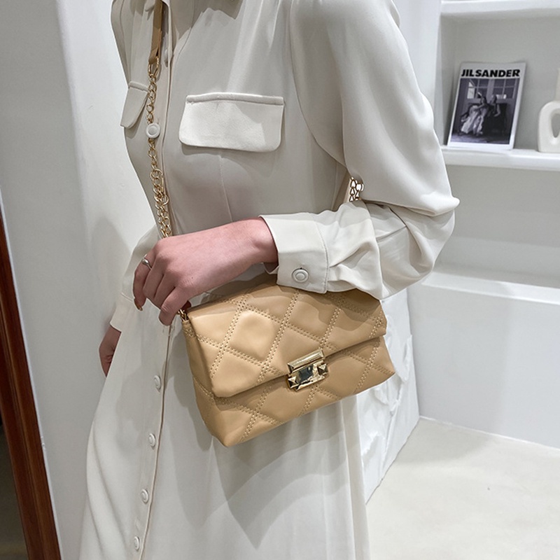 Túi đeo chéo vai bằng da thời trang sành điệu cho nữ