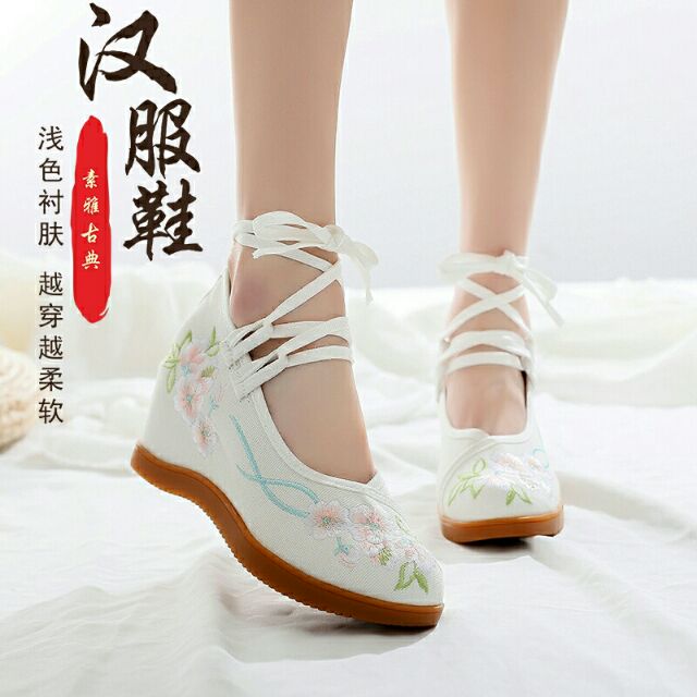 [CÓ SẴN MẪU 3 SIZE 39]Giày vải thêu hoa cổ trang Trung Quốc gót 7cm giá rẻ.