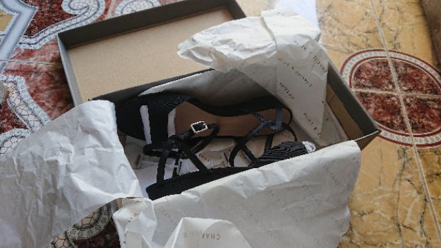 Sandal Charles & Keith đen (hàng xách tay Singapore)