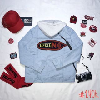 Áo khoác jeans trơn, nón tháo lắp được , kèm lô gô