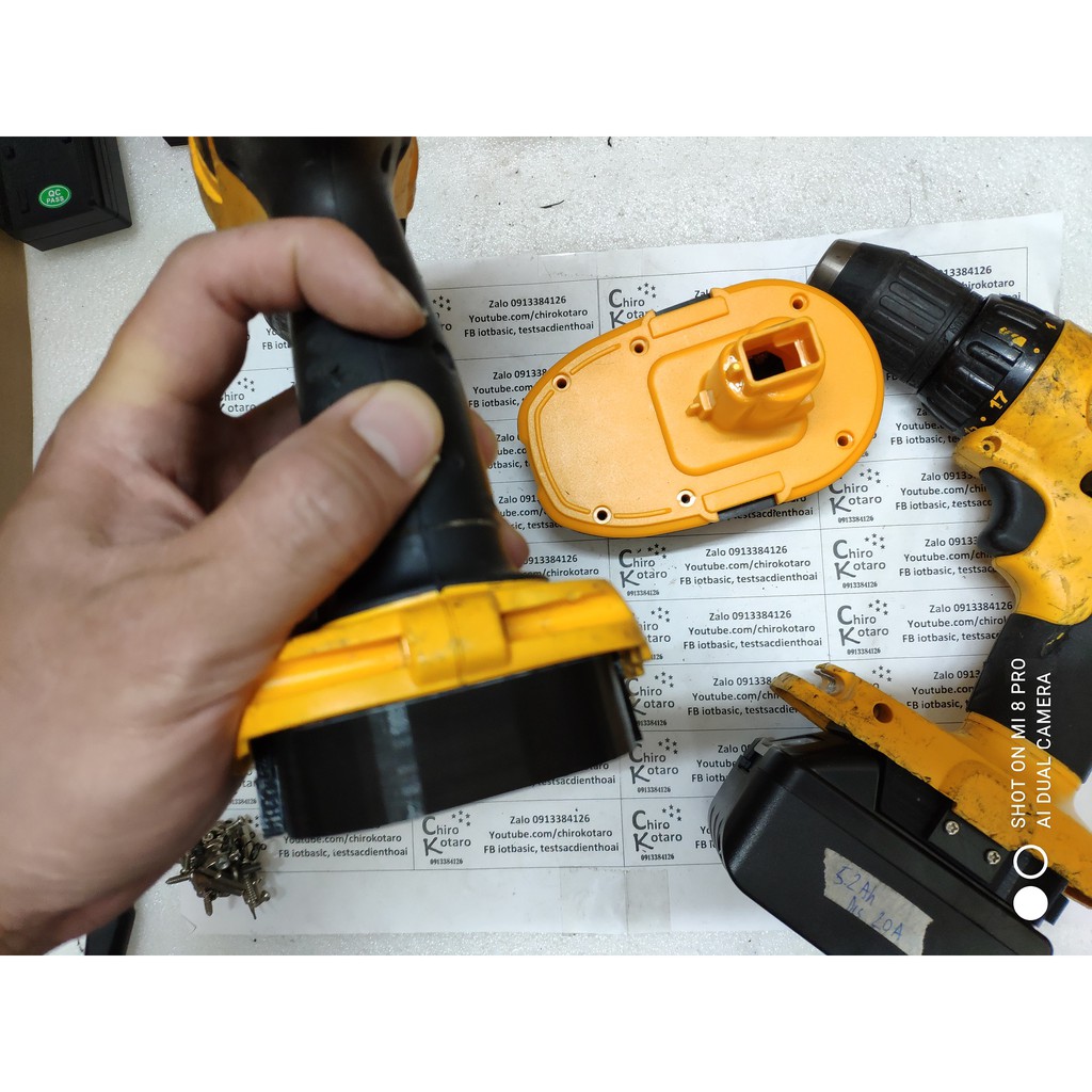 [DIY] Đế chuyển chân khoan, vit Dewalt 18V NiCD/NiMH, Li-ion đầu đút sang dùng pin cài Makita