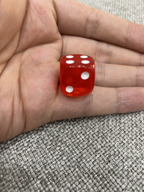 1 viên xí ngầu màu siêu đẹp có thể chơi dice stacking