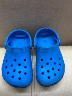 Giày crocs