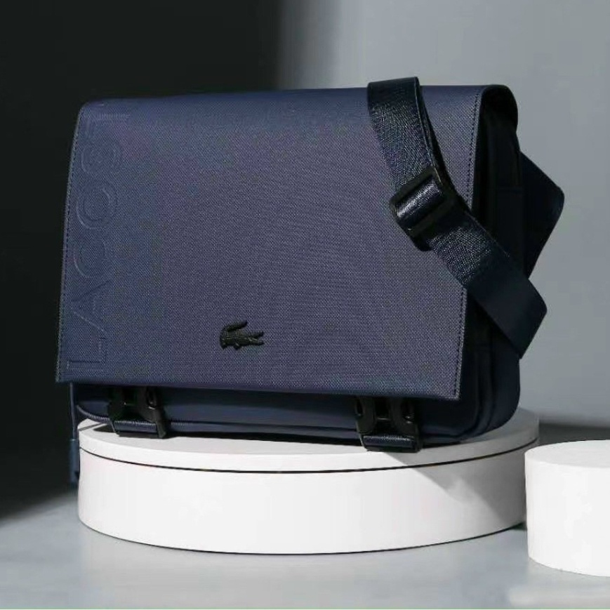 Túi nam Lacos đeo chéo hình chữ nhật nắp gập logo cá sấu đẹp
