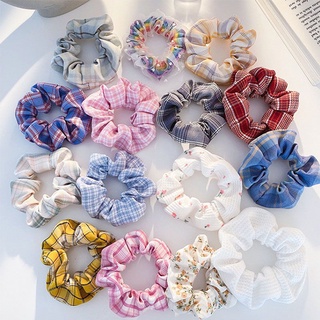 Cột tóc scrunchies họa tiết ngẫu nhiên