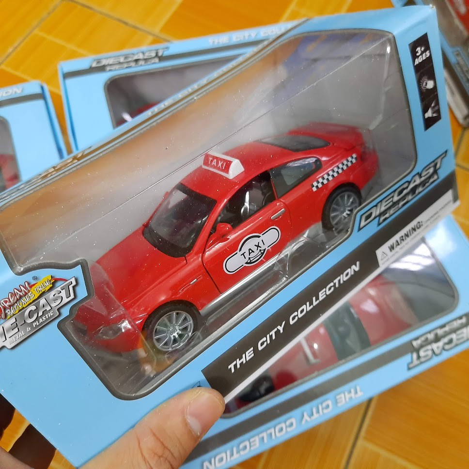 Ô tô taxi 1:32 phát nhạc và đèn mở được cửa xe đồ chơi trẻ em