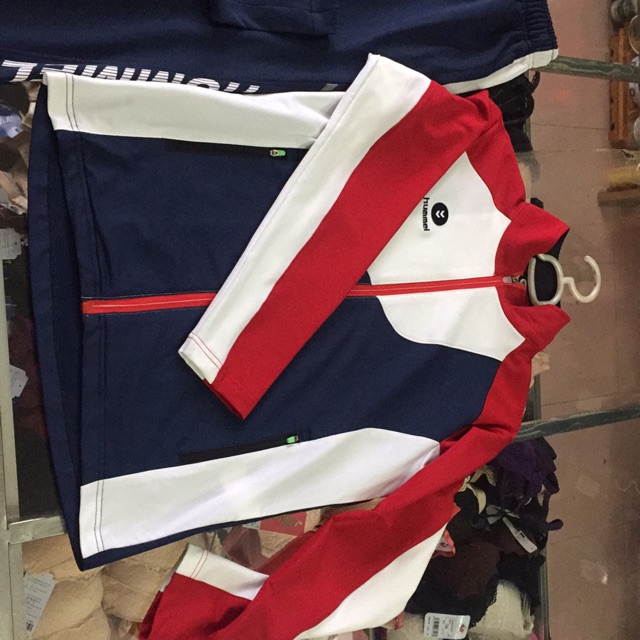 Bộ quần áo thể thao Hummel