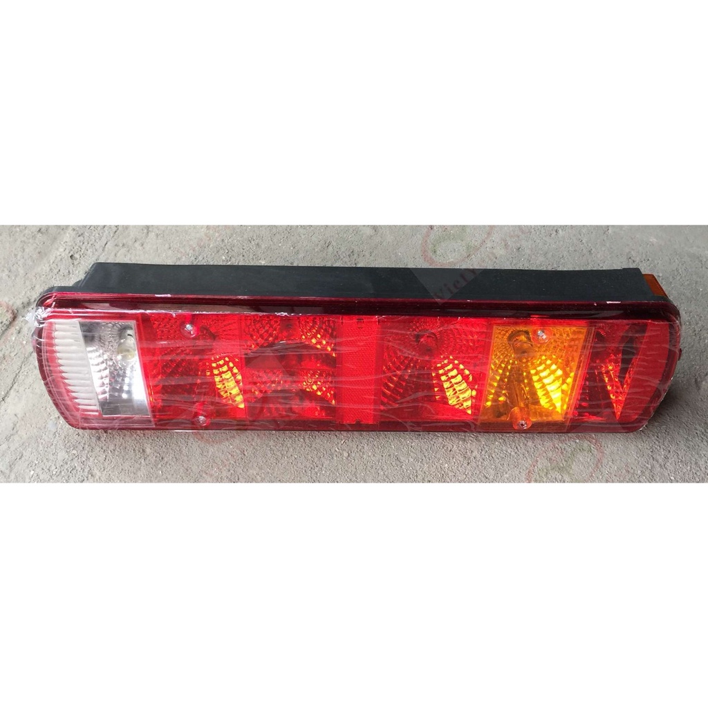 Đèn hậu HOWO, Shacman, loại đèn 6 ô, đèn bóng sợi đốt, mã đèn CM18-4003 24v. Trái phải khác nhau
