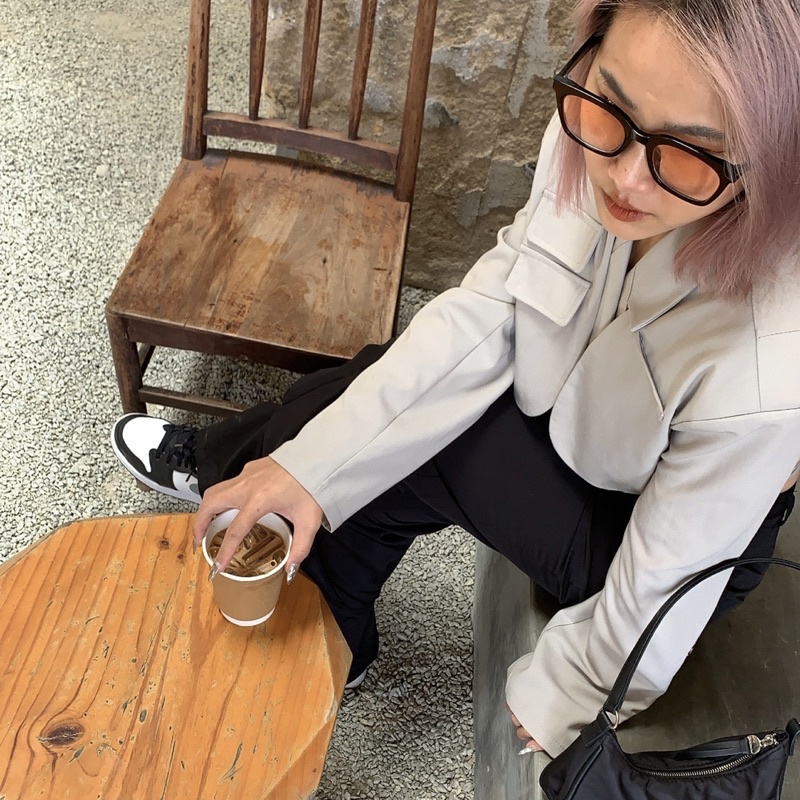 Áo khoác vest dáng ngắn cách điệu một kích cỡ | BigBuy360 - bigbuy360.vn