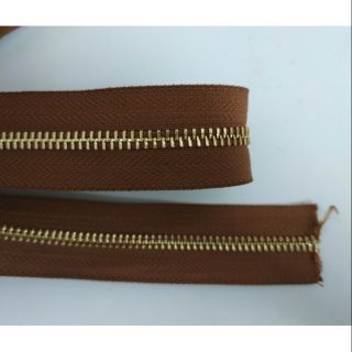 Dây kéo YKK Nhật răng kim loại vàng #5 một chiều màu vàng bò ( 1 mét)