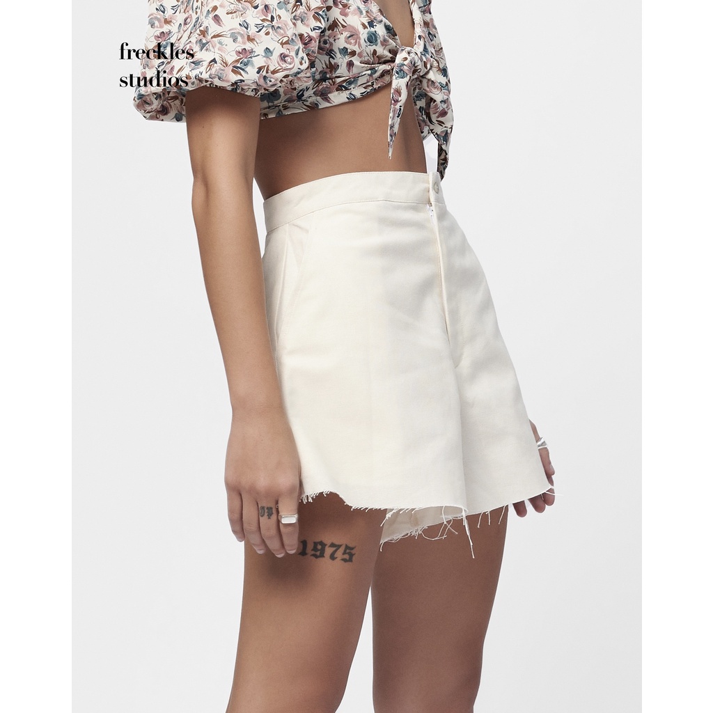 The Freckles Studios - Quần ngắn nữ linen Mer Short màu trắng