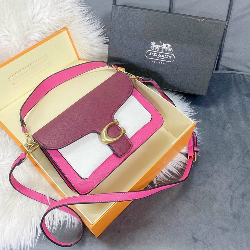 Túi Coach hot hit trong phim Penthouse