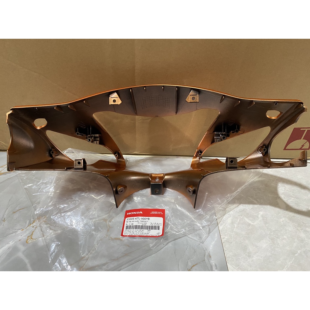 Nắp trước tay lái - Bàn thờ HONDA WAVE ANLPHA năm 2016 màu Cam.