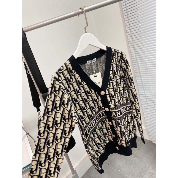 Áo cardigan nữ Dior CD cao cấp hoạ tiết chữ khuy ngọc tr