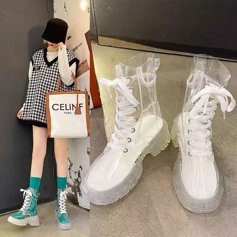 Boots trong suốt kèm tất