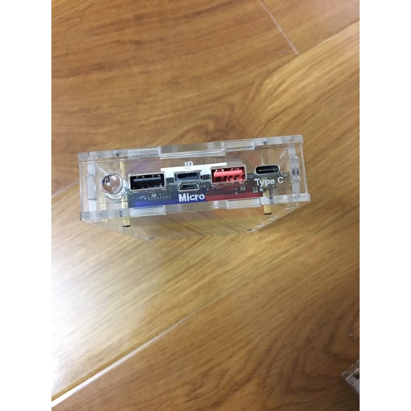 Box sạc dự phòng mica 6 cell QC3.0 trong suốt không pin
