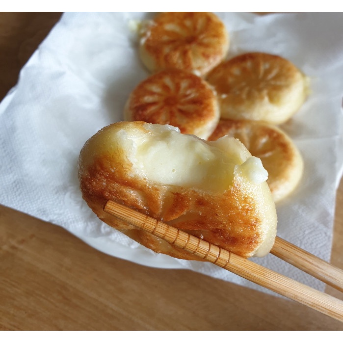 Bánh Ho-tteok Nhân Phô Mai Mozzarella Pulmuone Nhập Khẩu Hàn Quốc 600G