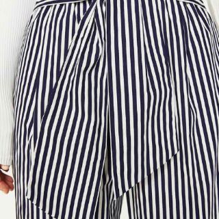 Trouser sọc nhuyễn thắt eo Zara