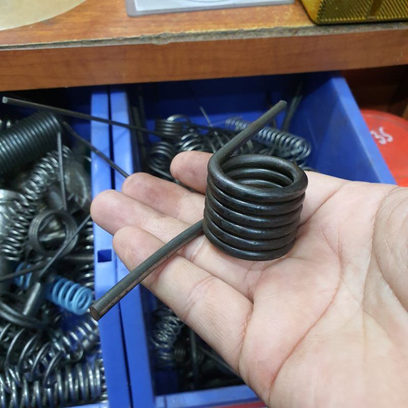 Lò xo bật đường kính trong 25mm, sợi thép 4.5mm