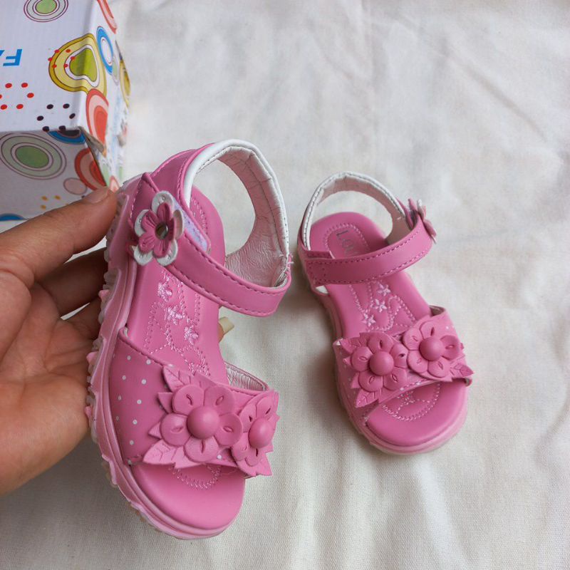Dép quai hậu.Dép sandal cho bé gái từ 1 đên 3 tuổi