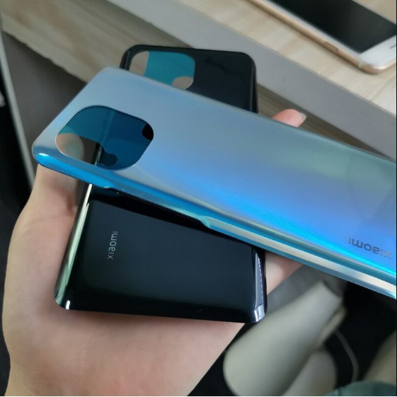 Nắp lưng Xiaomi Mi 11 - Chất liệu kính - Tặng kèm keo