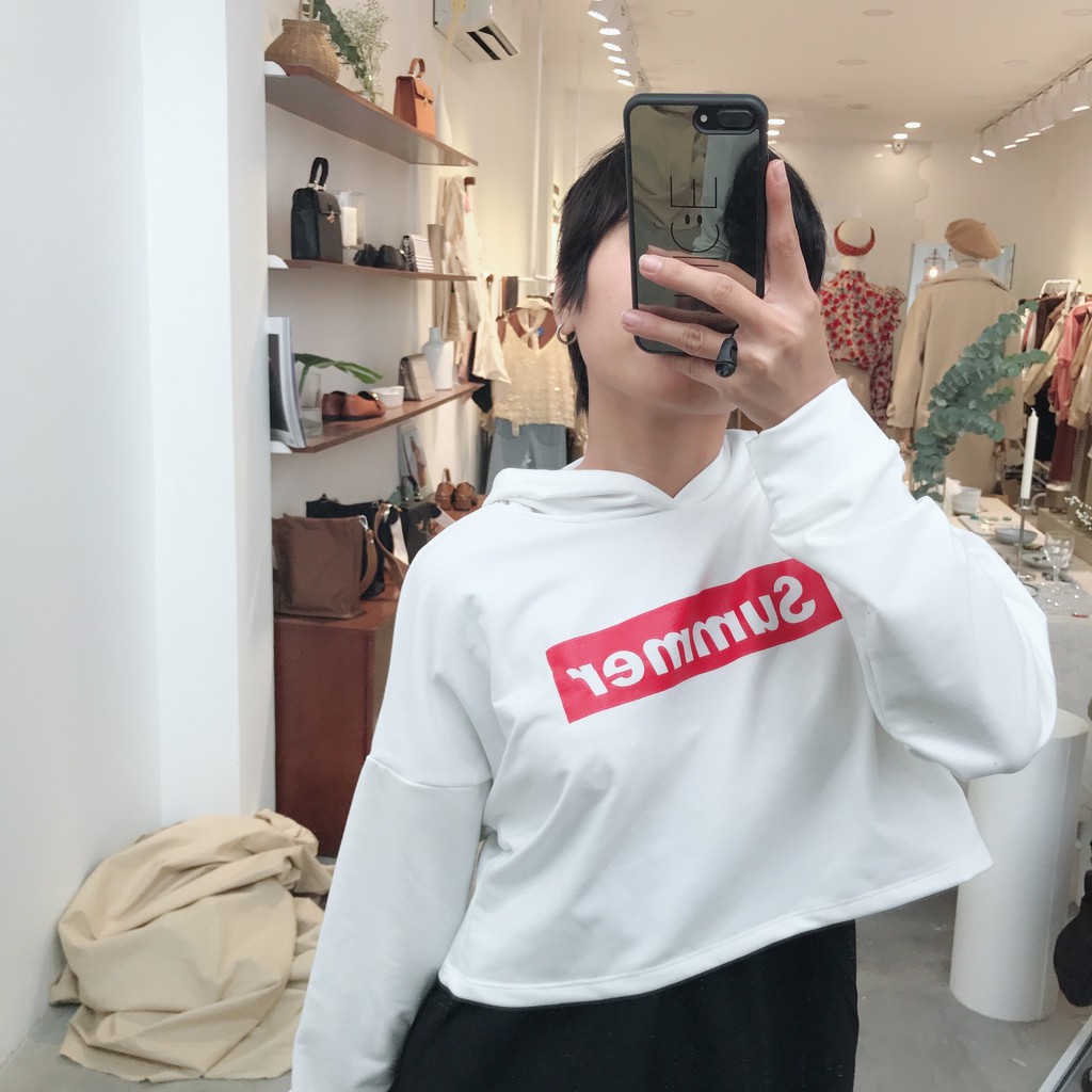 Áo croptop có nón tay dài