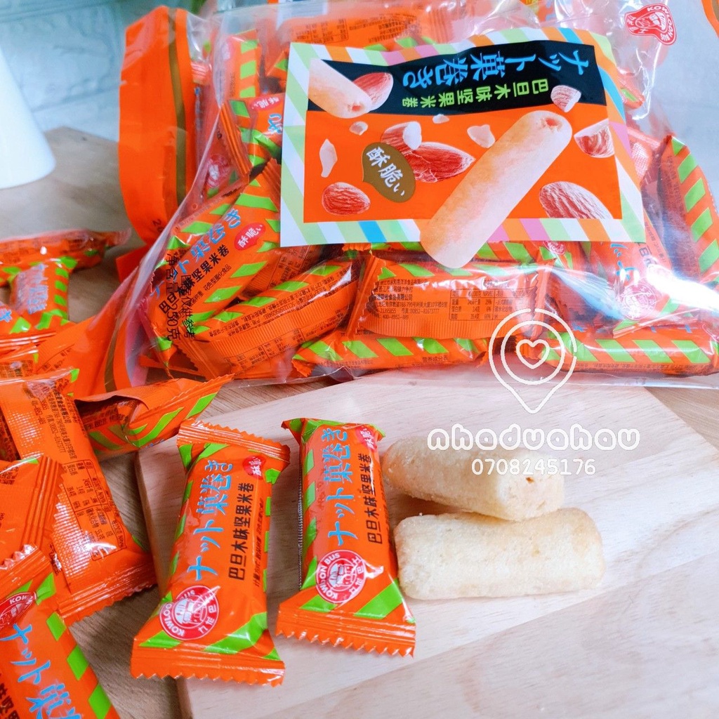 Một gói bánh gạo cuộn nhân kem hạnh nhân Kowlon Hongkong gói 250gam
