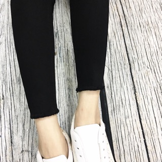 Skinny đen tua gấu
