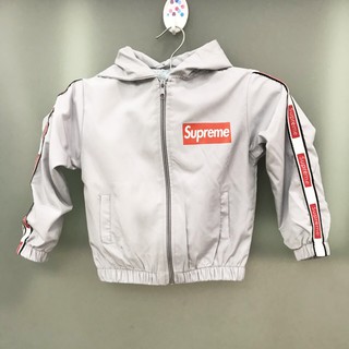Áo khoác gió in chữ Supreme đôi giày size đại