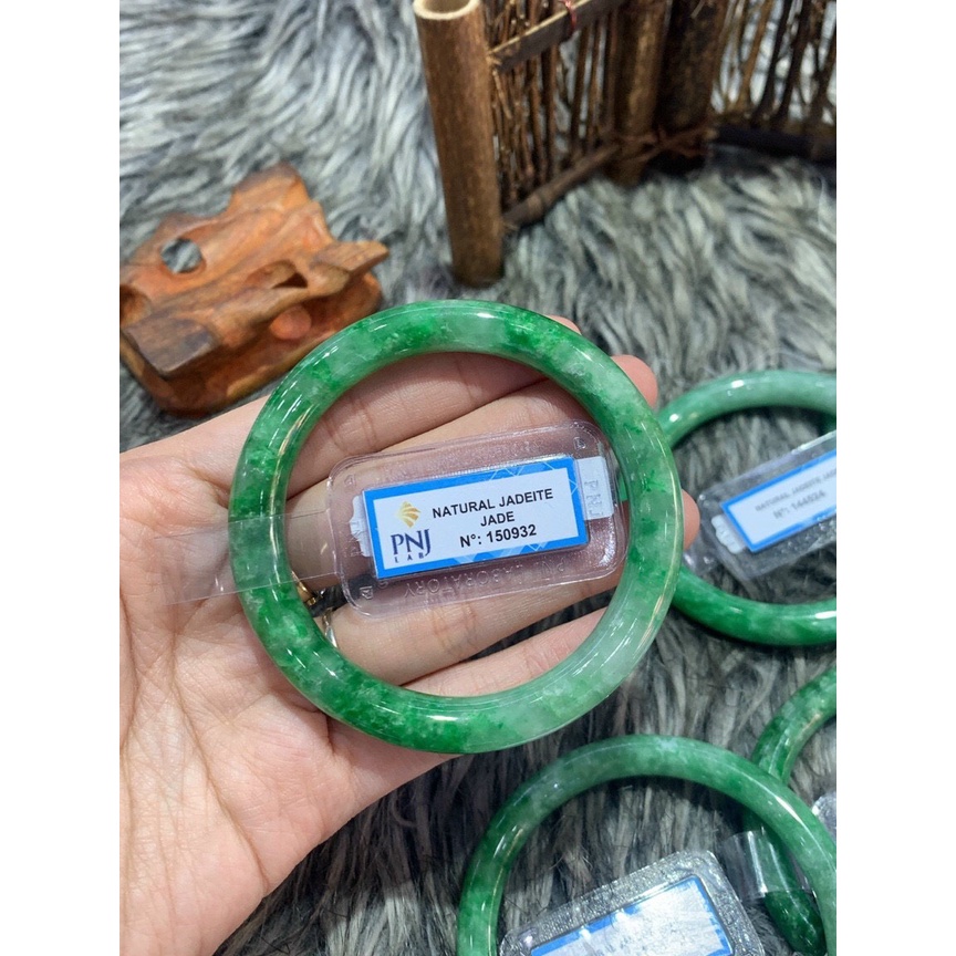 Vòng Kiềng Cẩm Thach Đậu Lí Bản Tròn Miễn Phí Kiểm Định