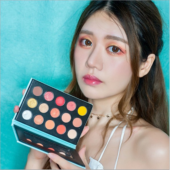 Bảng Phấn Mắt 15 ô ChocoChoke HOLD LIVE Ice Cream Eyeshadow 18g