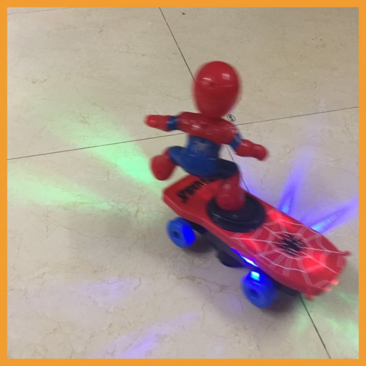 Đồ chơi cho bé hình người nhện trượt ván sử dụng pin, có đèn nhạc, ván trượt xoay 360 độ